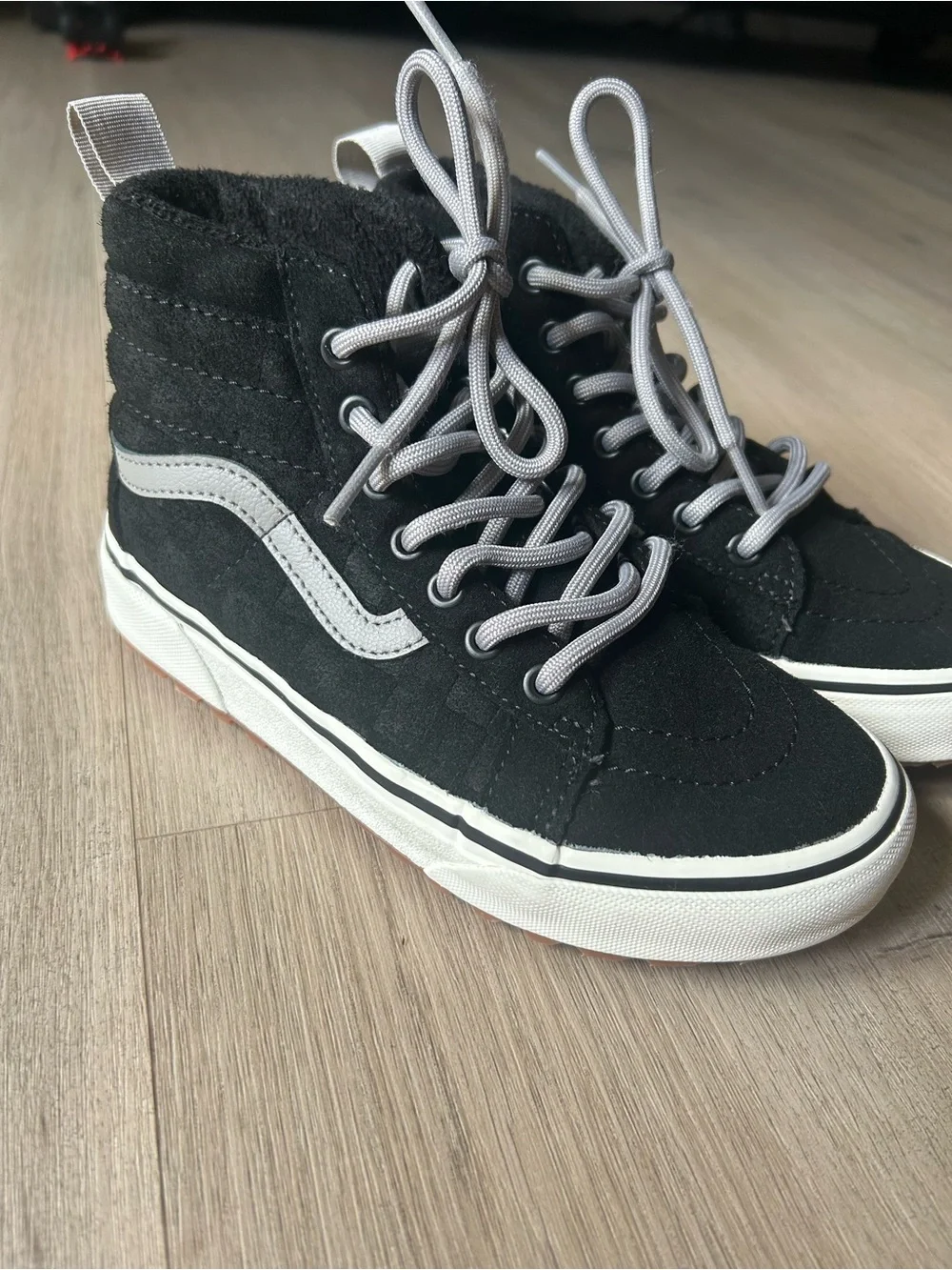 Little Boys Size 1.5 Vans Black and Gray High-Top  Snow Boots ❄️